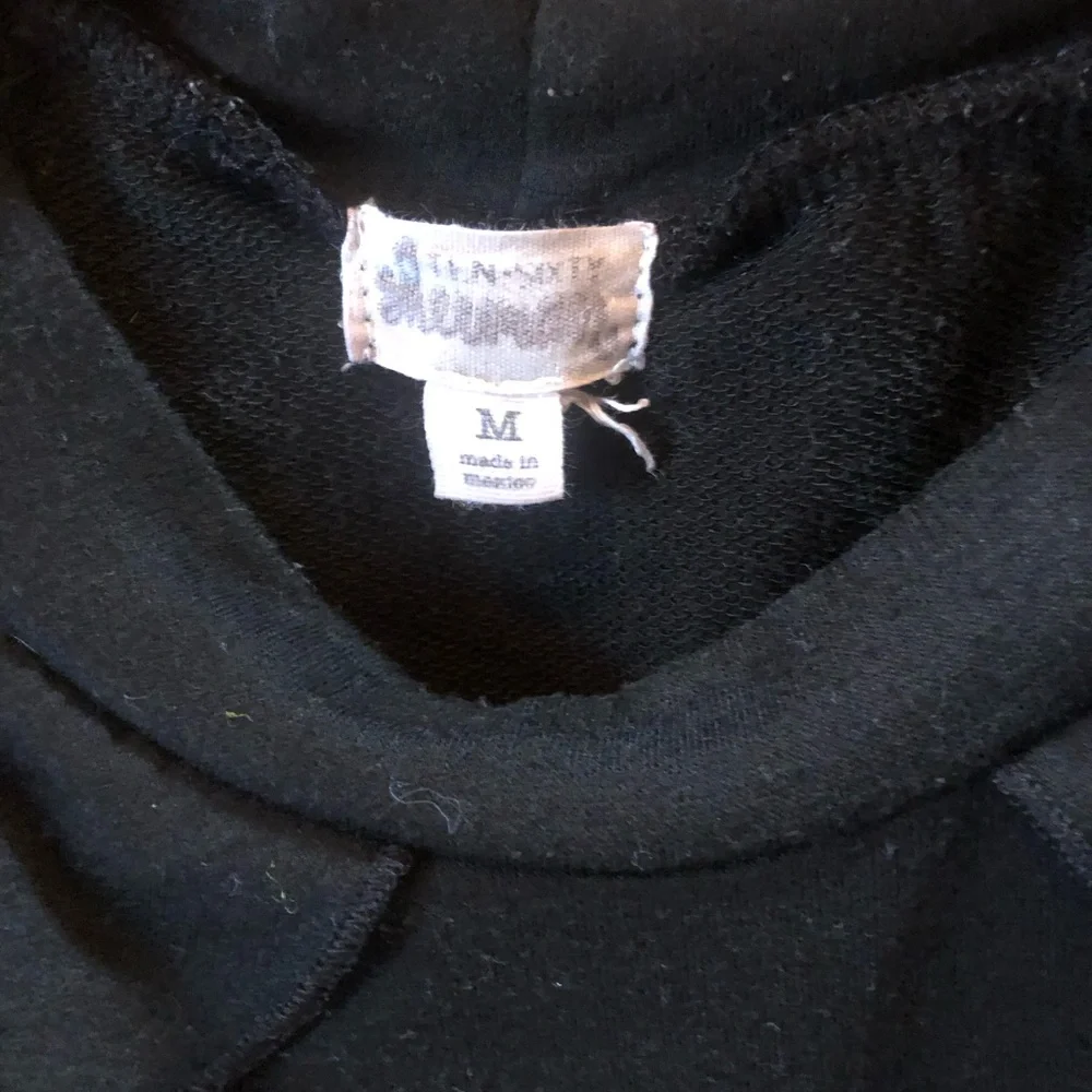 Black cutout shoulder sweatshirt size M - Picture 3 of 3